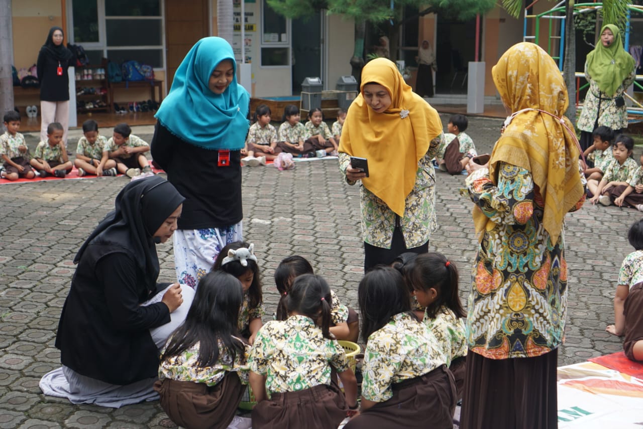 QAIYA HIJAU Tekno Nusantara Edukasi Pengelolaan Sampah di TK Mahad Kota Pekalongan, Diolah Menjadi Pupuk Organik Cair